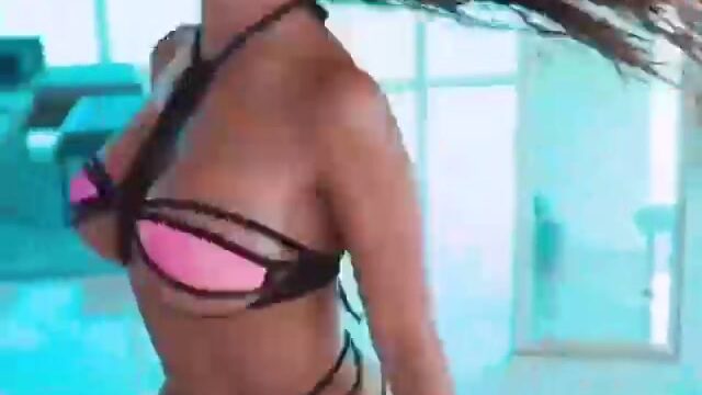 Francety Shower Body In Pool Onlyfans Leaked
